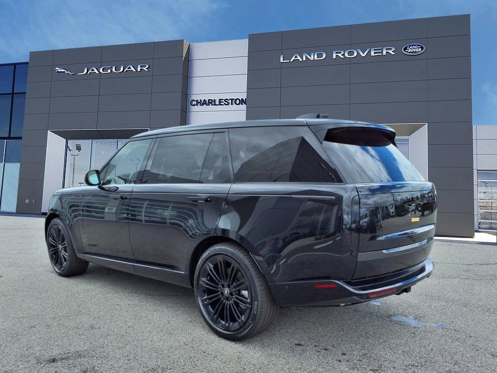 2025 Land Rover Range Rover SE photo 3