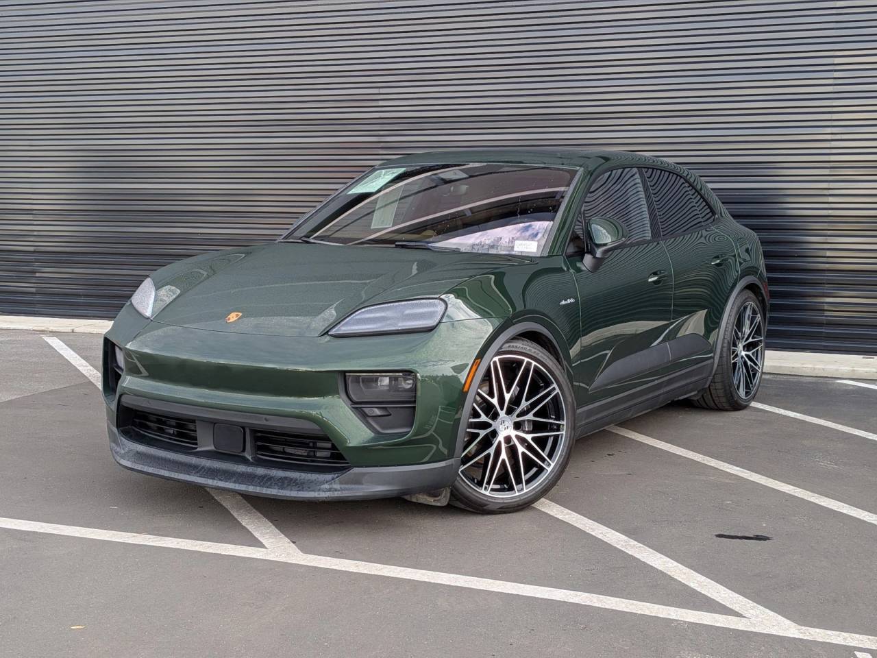 2025 Porsche Macan Base's photo