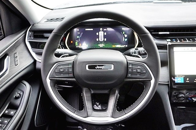 New 2023 Diamond Black Crystal Pearl-Coat Exterior Paint Jeep 4xe image 24