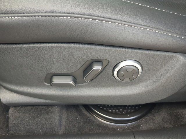 2025 Genesis GV80 2.5T Standard AWD photo 18
