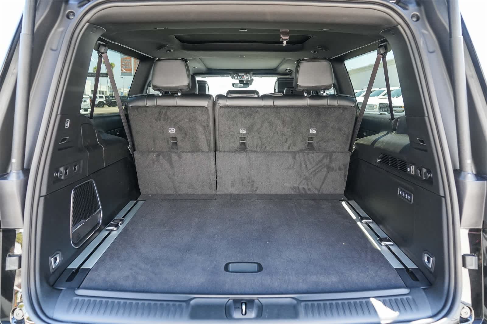 2025 Jeep Wagoneer L Series III photo 11
