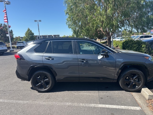 2020 Toyota RAV4 Hybrid XSE photo 2