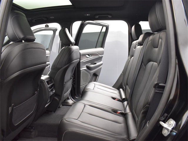 2025 Jeep Grand Cherokee Limited photo 8
