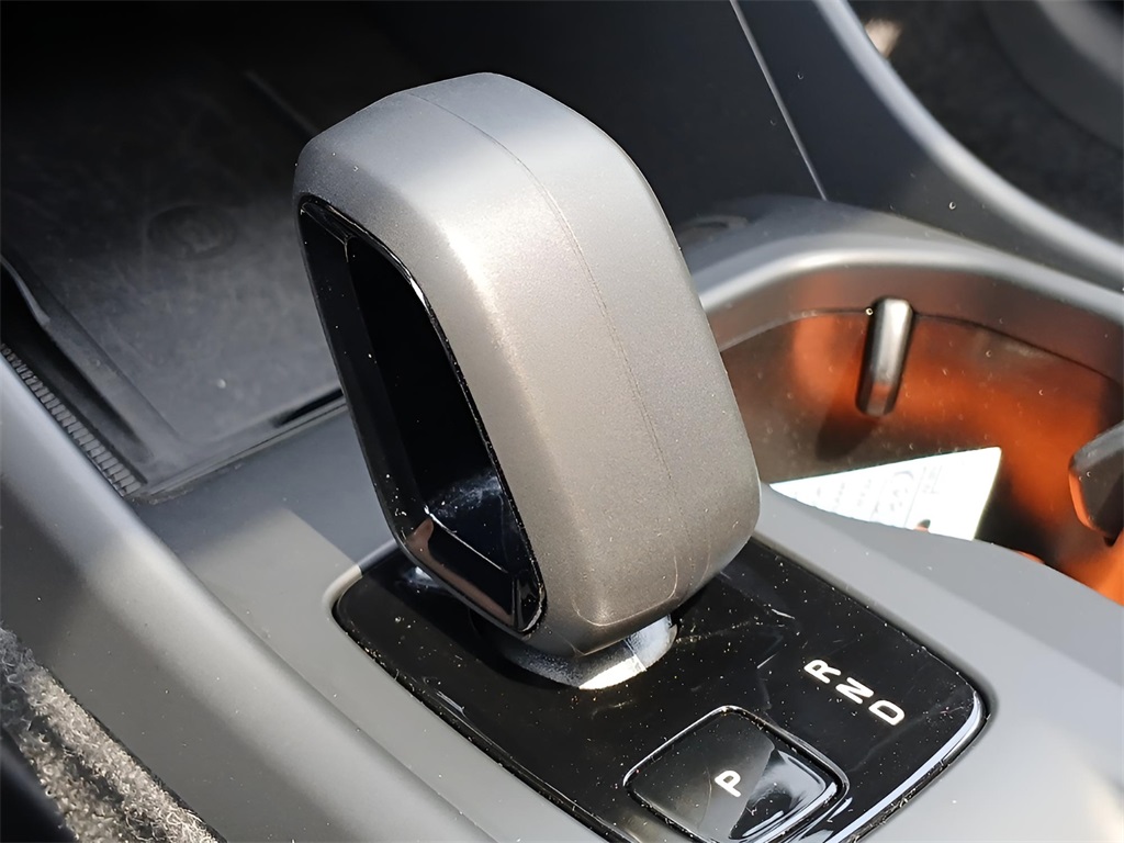 2025 Volvo XC40 Core photo 14
