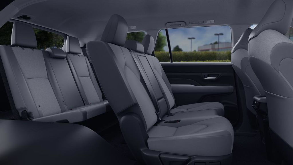 2026 Toyota Grand Highlander LE photo 4