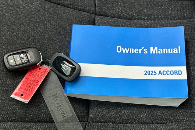 2025 Honda Accord LX photo 4