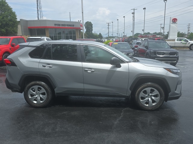 2024 Toyota RAV4 LE photo 9