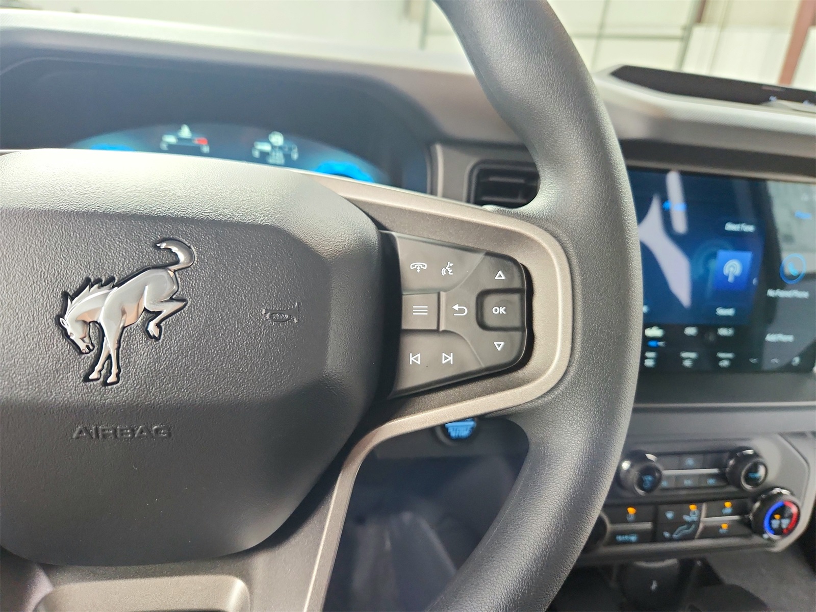 2025 Ford Bronco Base photo 22