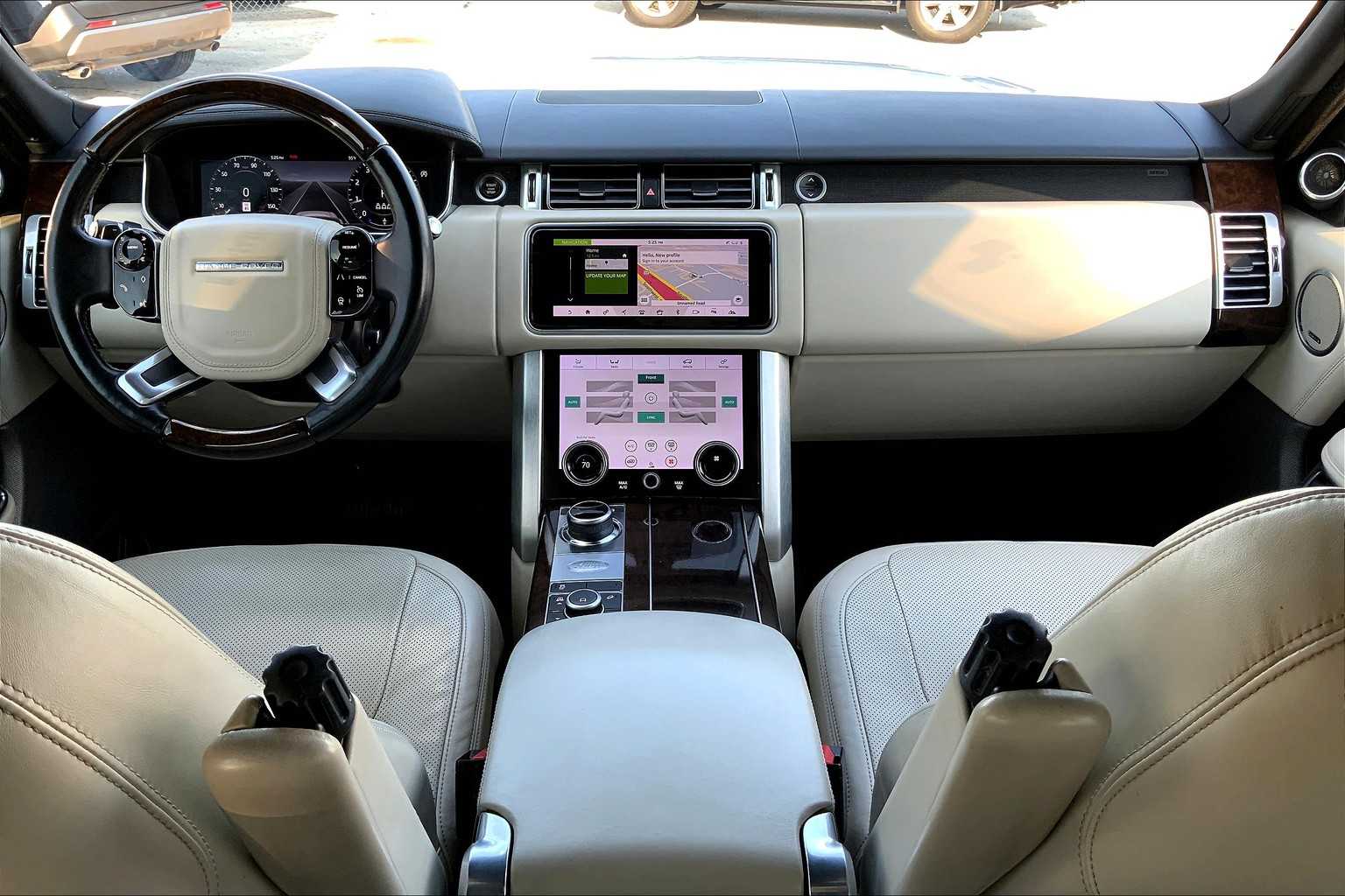 2019 Land Rover Range Rover HSE photo 12