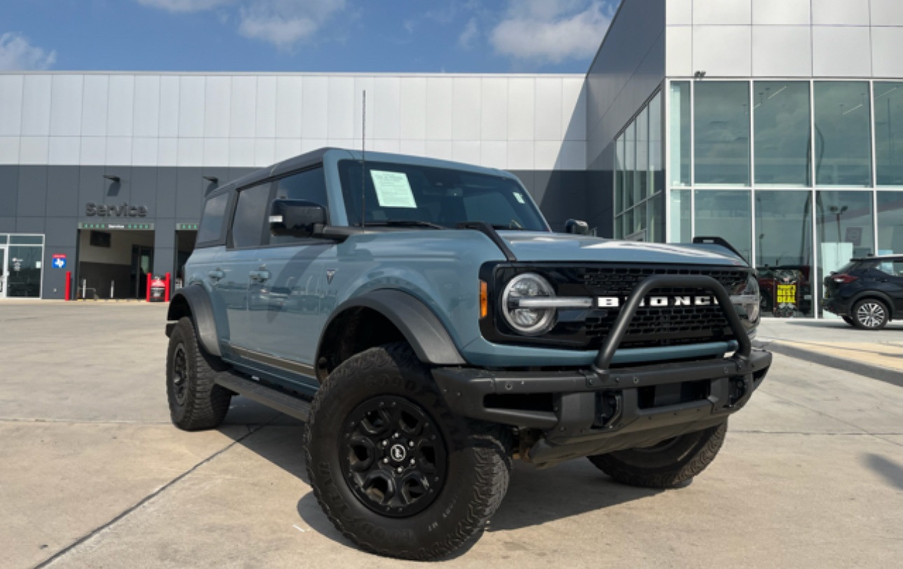 2021 Ford Bronco 4-Door First Edition's photo