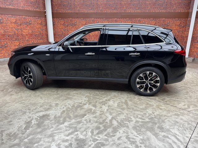 2025 Mercedes Benz GLC 350e 4MATIC photo 2