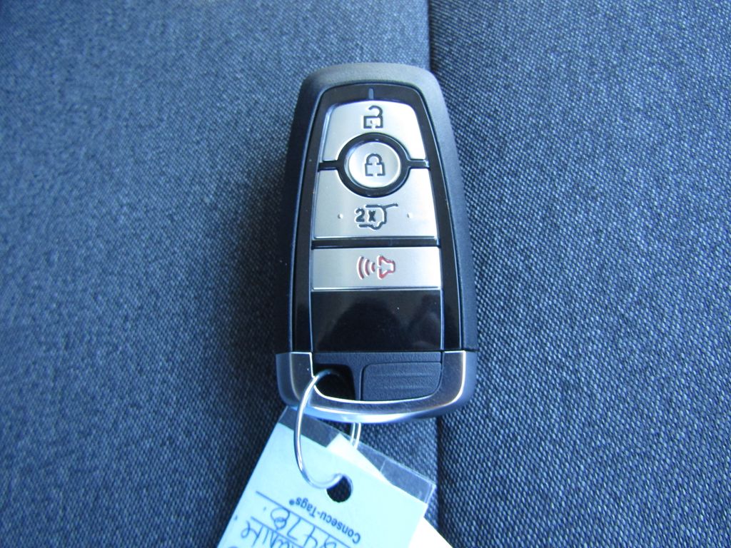 2025 Ford Explorer photo 28