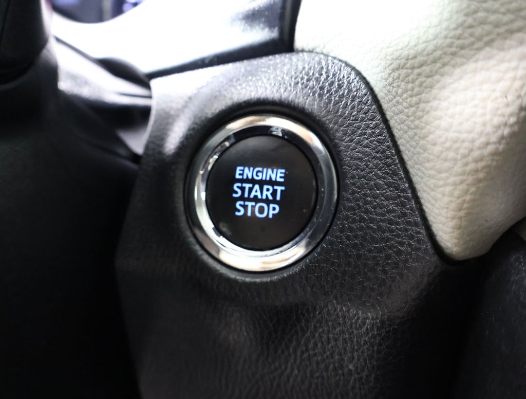 2021 Toyota RAV4 XLE Premium photo 9