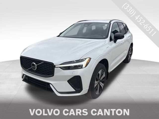 2025 Volvo XC60 Core's photo