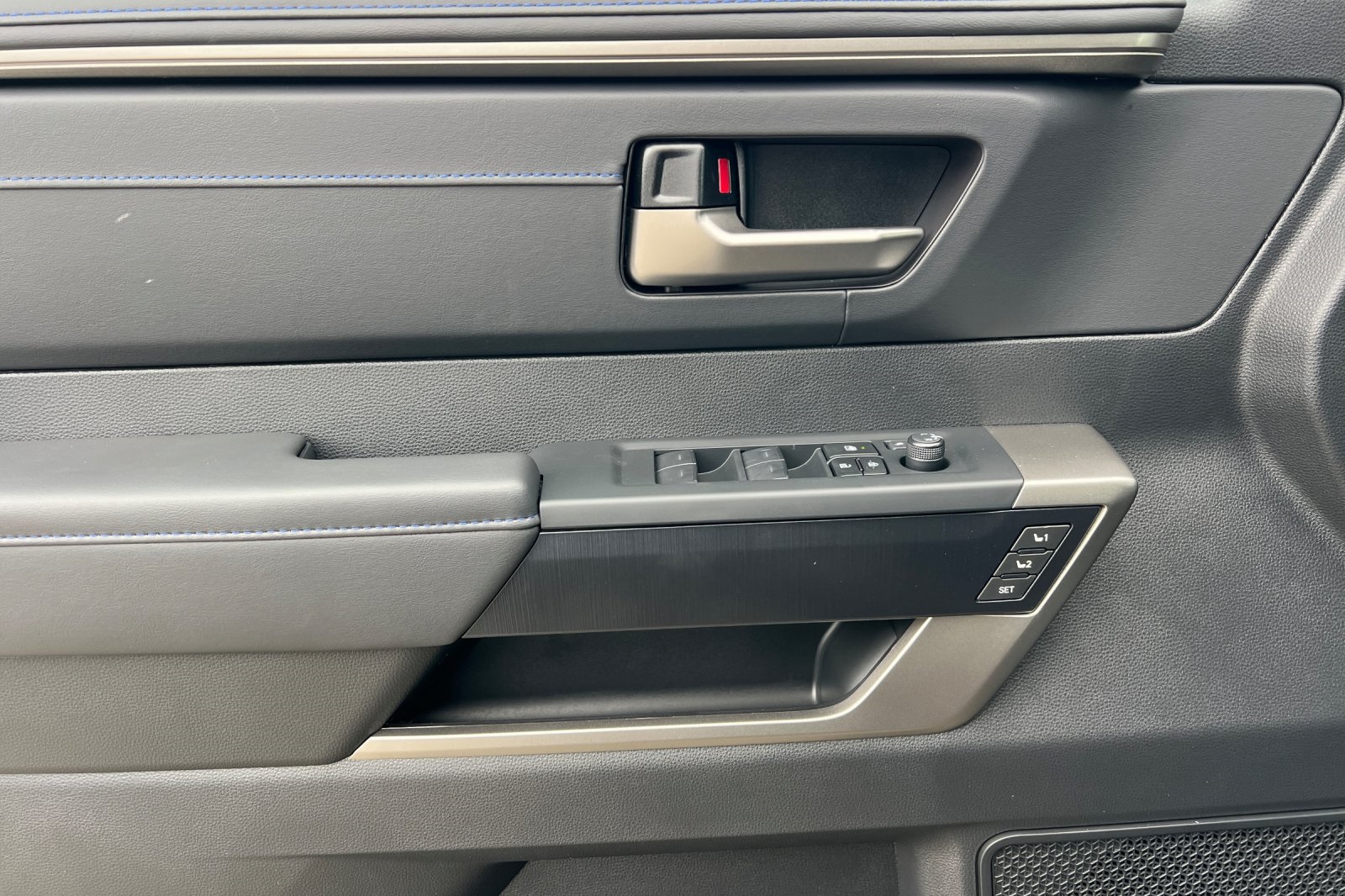 2026 Toyota Tundra Platinum CrewMax photo 13
