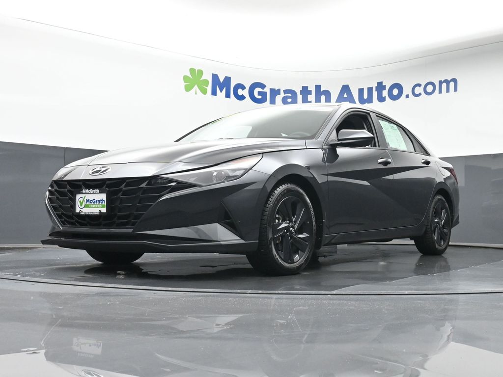2023 Hyundai Elantra SEL photo 4