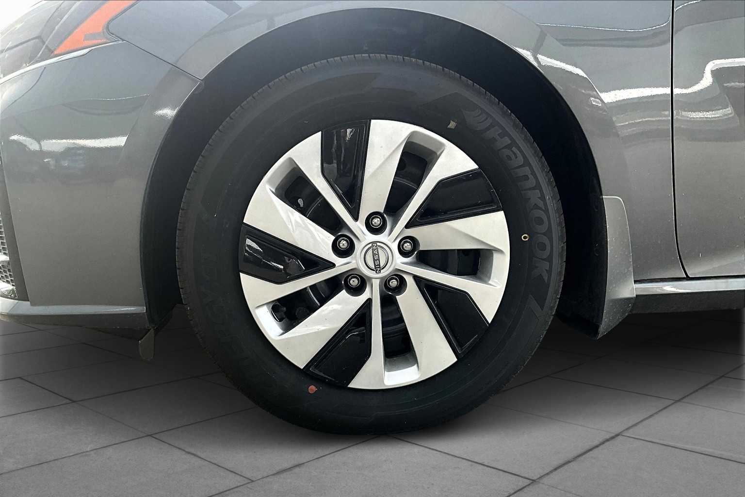 2025 Nissan Altima S photo 9