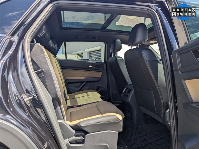 2022 Volkswagen Atlas Cross Sport SEL R-Line photo 5