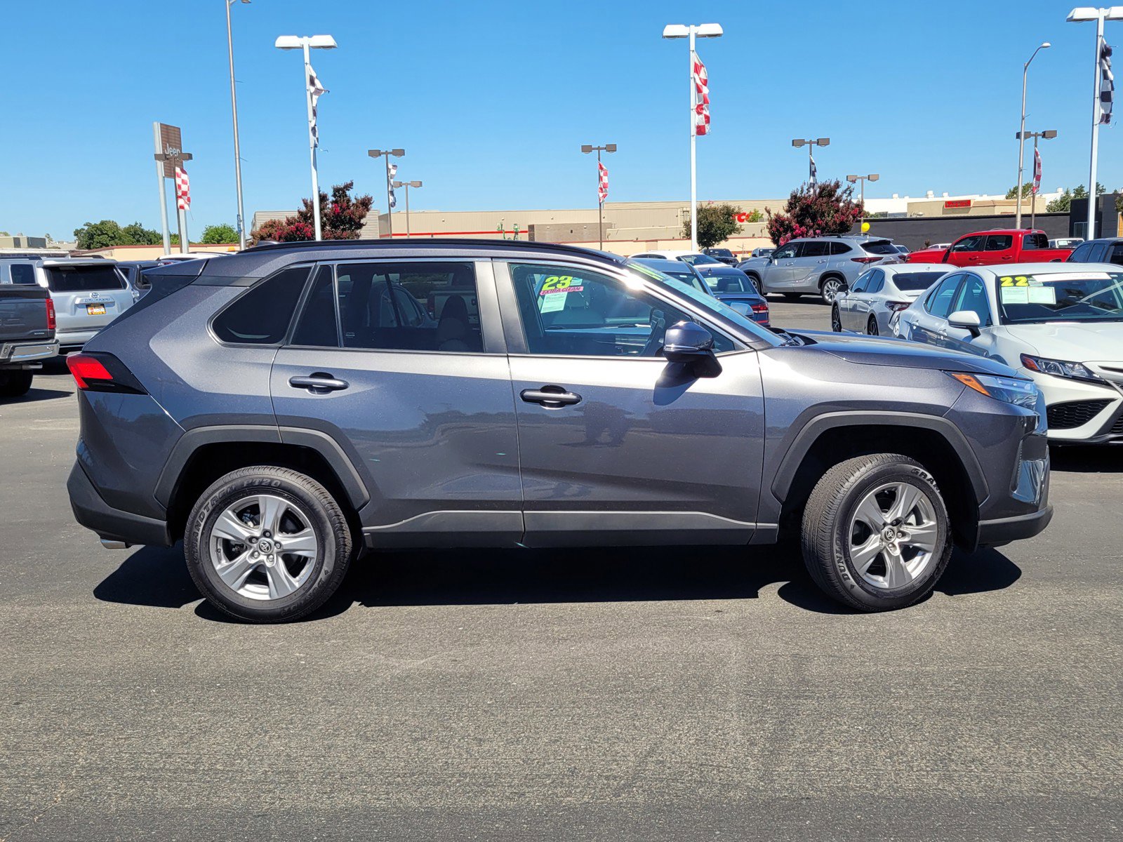 2024 Toyota RAV4 XLE photo 3