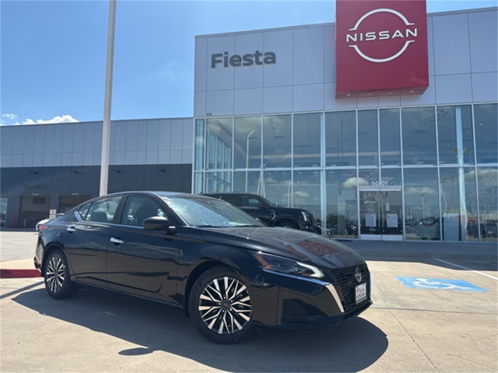 2025 Nissan Altima SV's photo