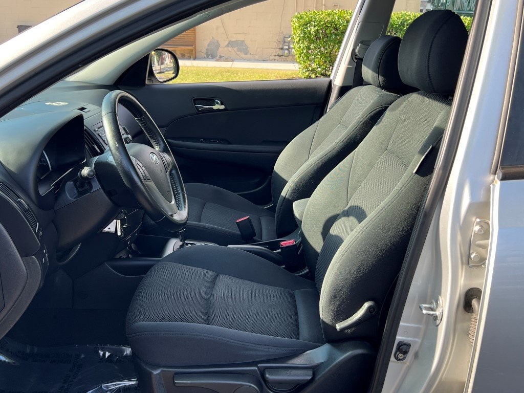 2010 Hyundai Elantra Touring SE photo 14