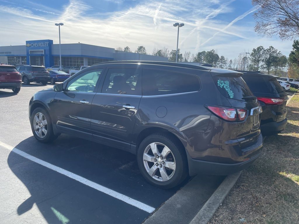 2017 Chevrolet Traverse 1LT photo 2