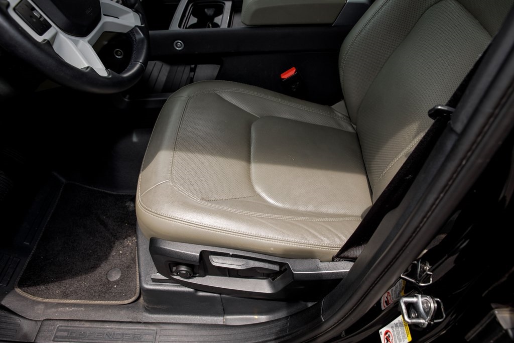 2023 Land Rover Defender 110 S photo 18
