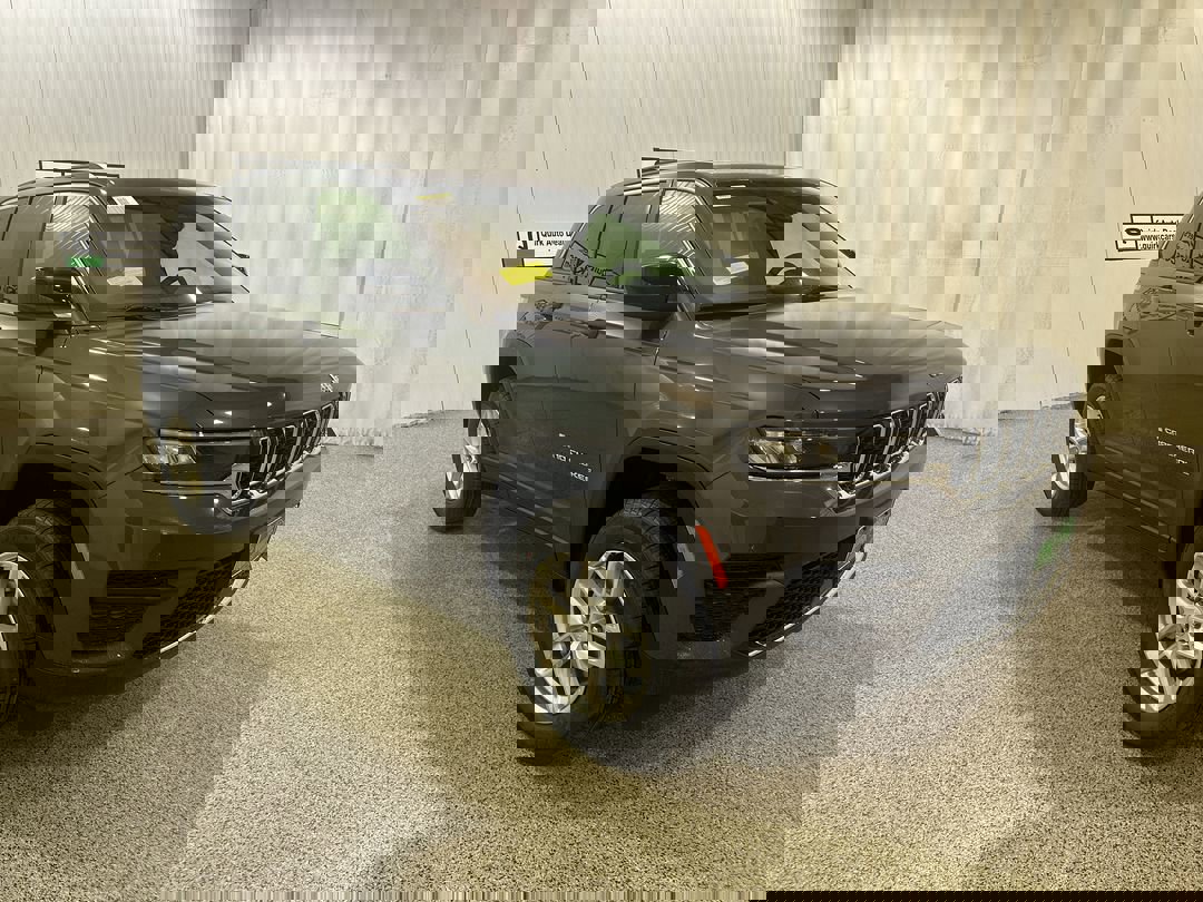 2025 Jeep Grand Cherokee Laredo's photo