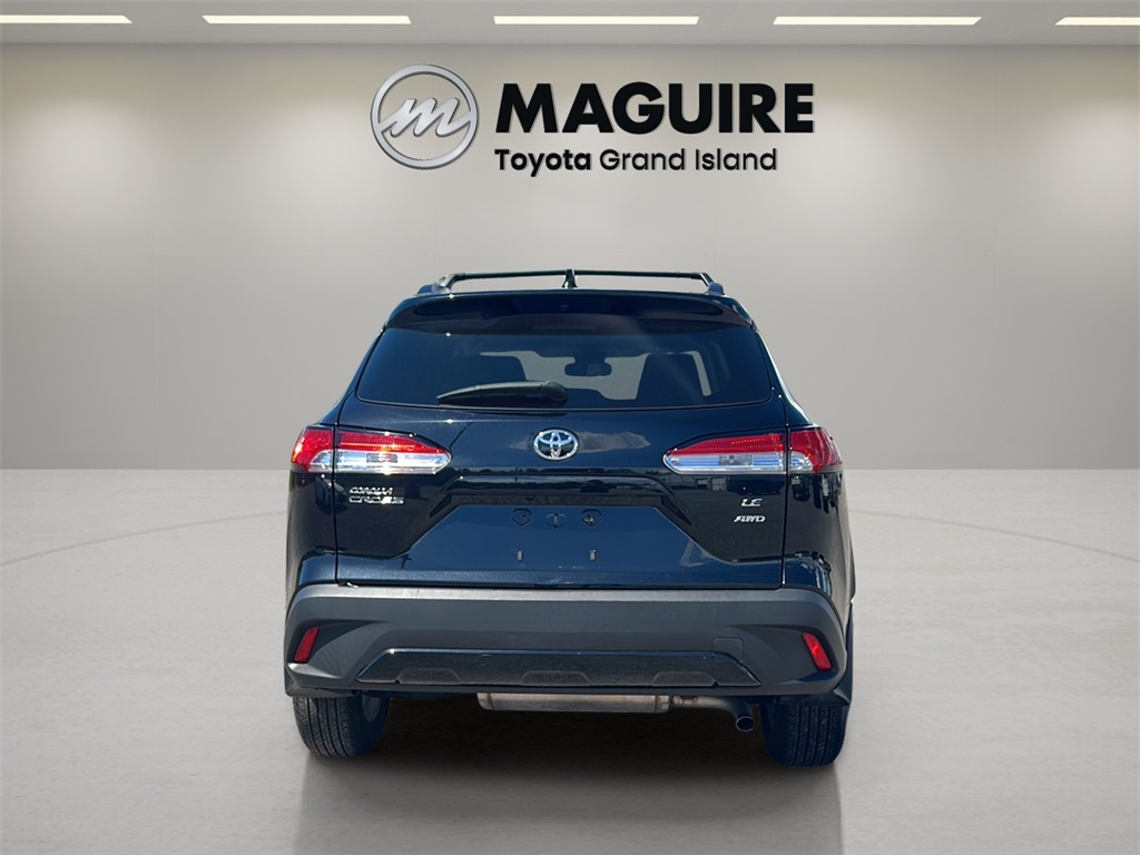 2022 Toyota Corolla Cross LE photo 4