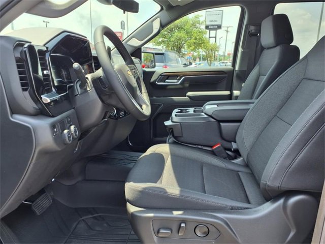 2025 Chevrolet Silverado 1500 LT photo 12