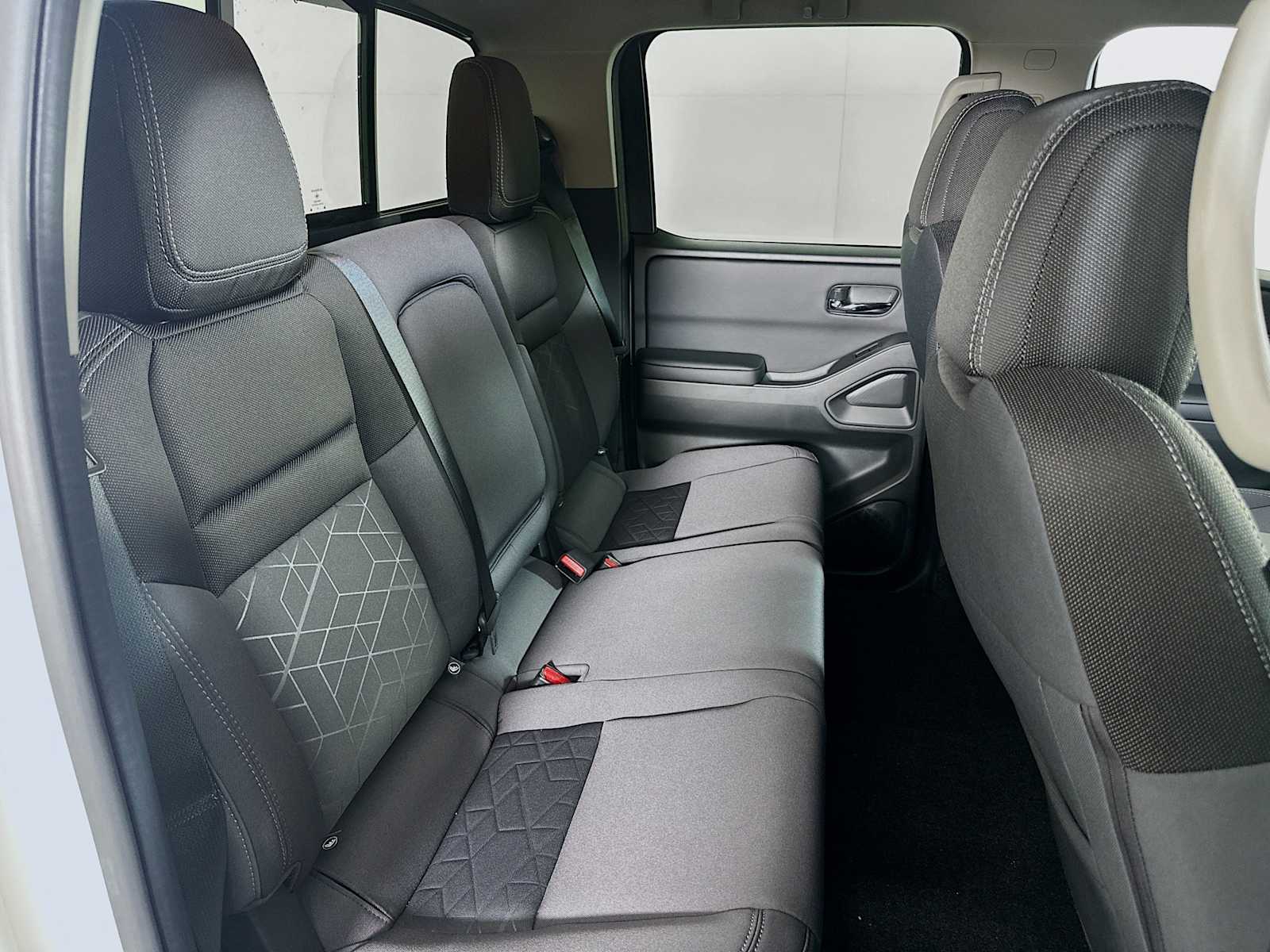 2025 Nissan Frontier SV photo 23