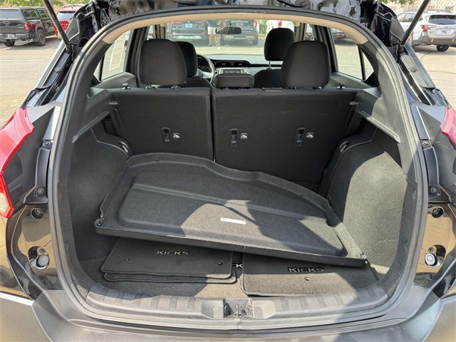 2019 Nissan Kicks SR photo 28