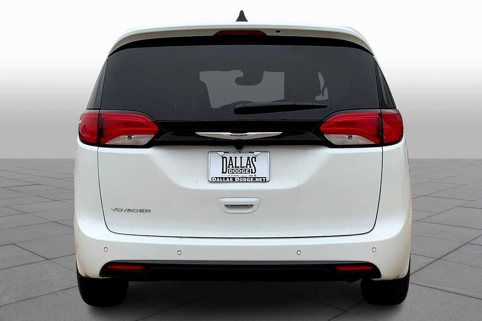 2025 Chrysler Voyager LX photo 4
