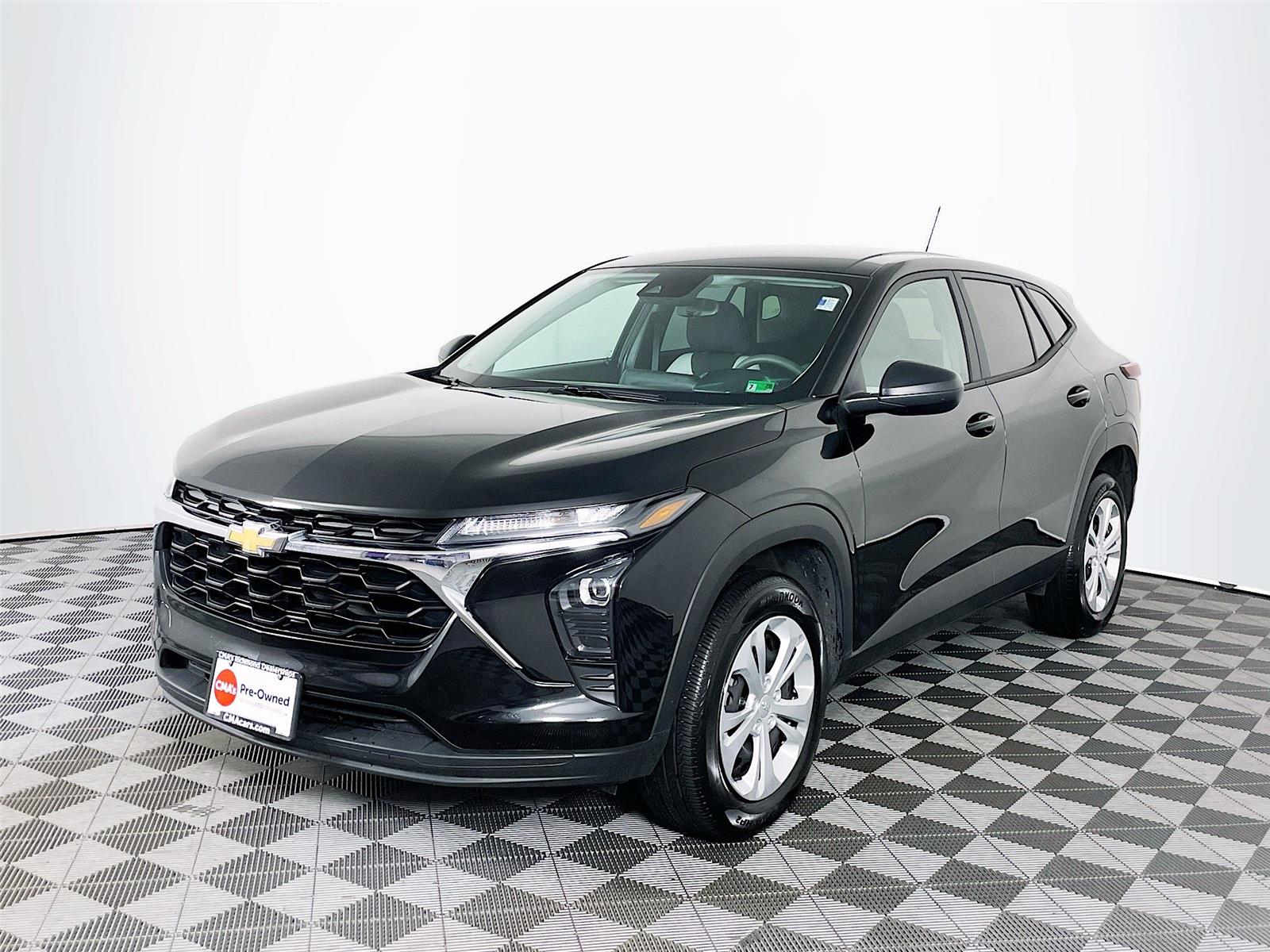 2025 Chevrolet Trax LS photo 3