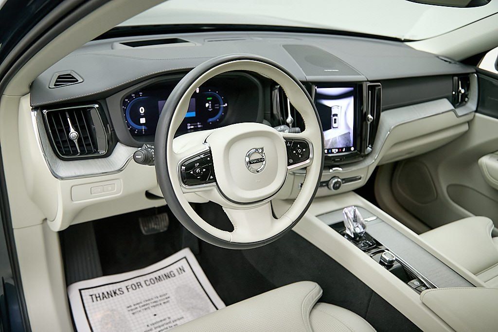 2024 VOLVO XC60 - Image 12