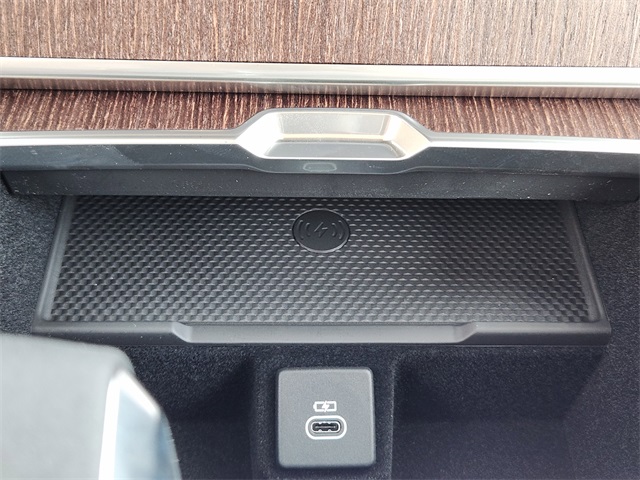 2025 Land Rover Range Rover SE photo 12