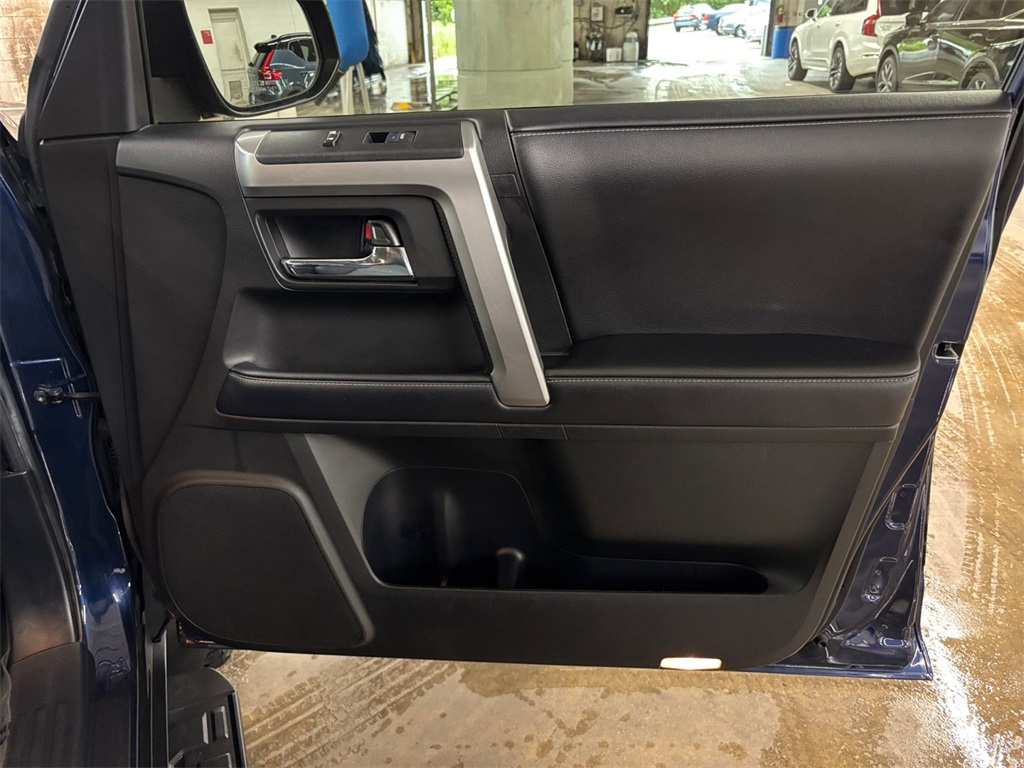 2017 Toyota 4Runner SR5 Premium photo 21