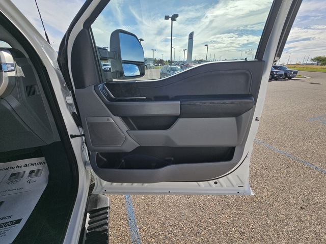2023 Ford F-350 photo 19