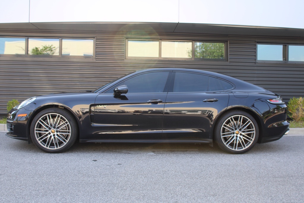 2023 Porsche Panamera E-Hybrid photo 2