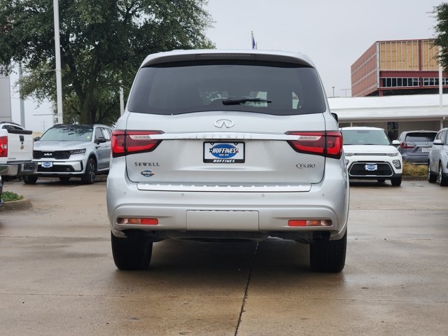 2019 Infiniti QX80 Luxe photo 2