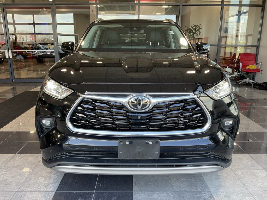 Used 2024 Toyota Highlander Platinum with VIN 5TDKDRBH9RS528795 for sale in Kansas City