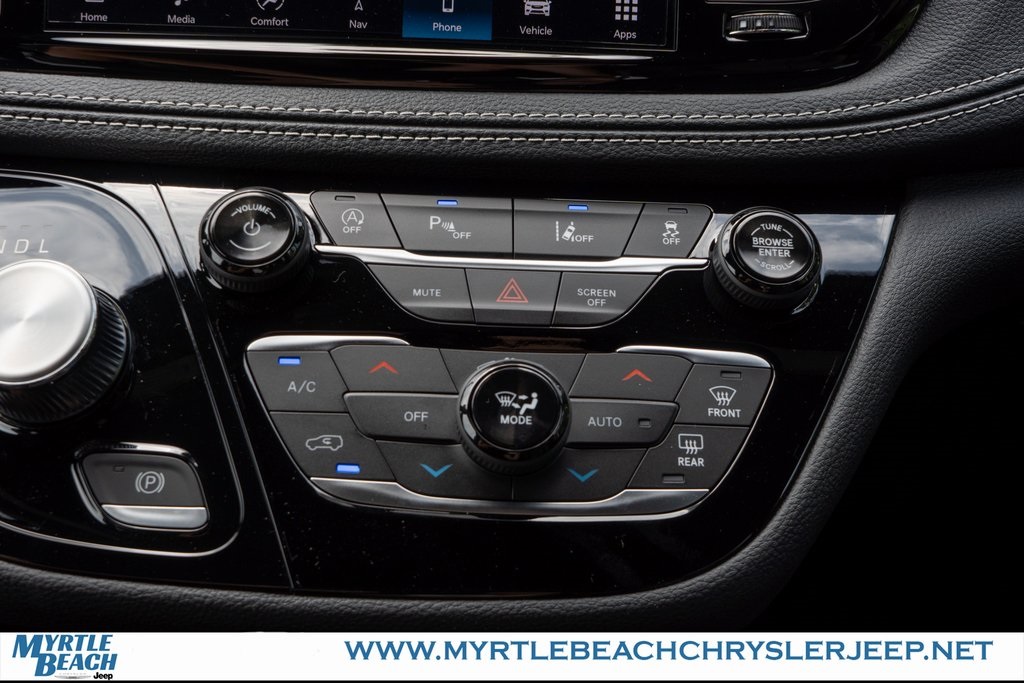 2026 Chrysler Pacifica photo 21