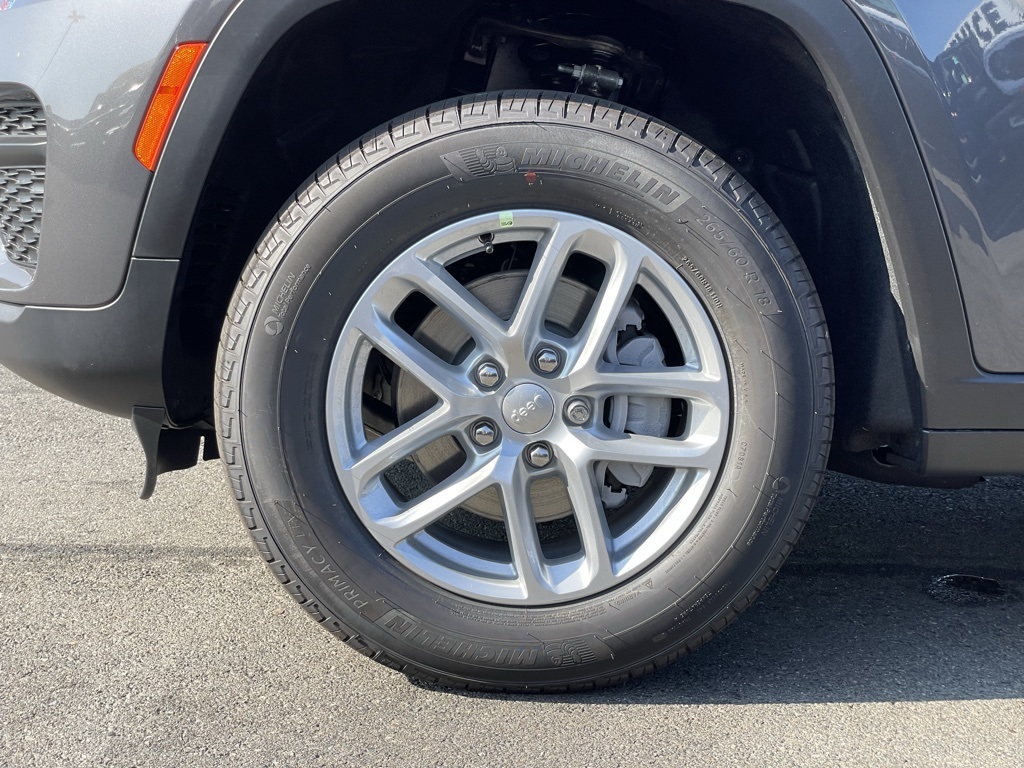 2025 Jeep Grand Cherokee Laredo X photo 10