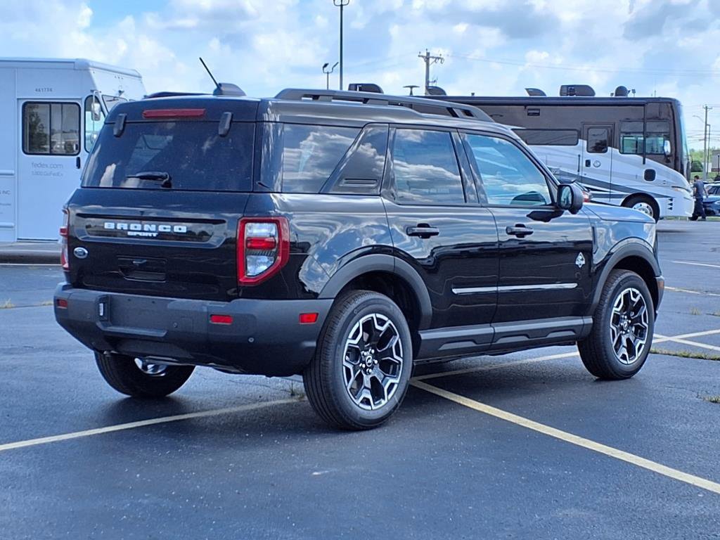 2025 Ford Bronco Sport Outer Banks photo 4