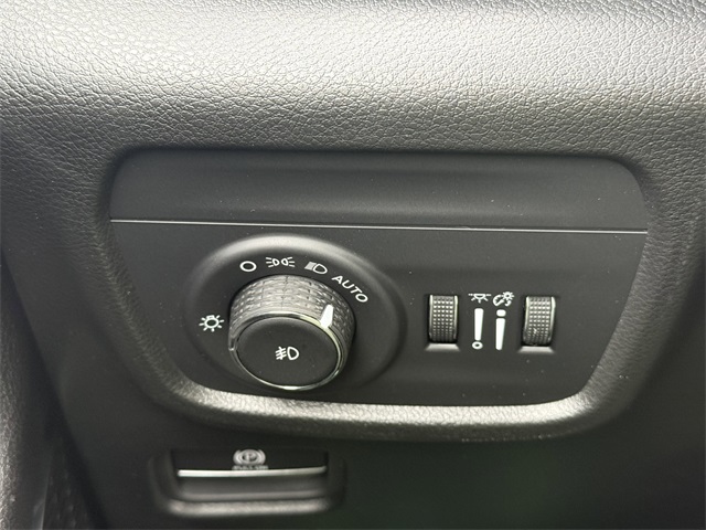 2025 Jeep Grand Cherokee Overland photo 24