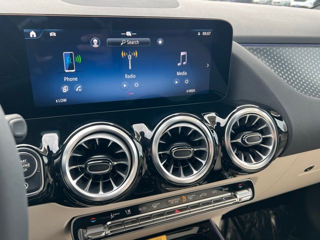 2025 Mercedes Benz GLA 250 4MATIC photo 12