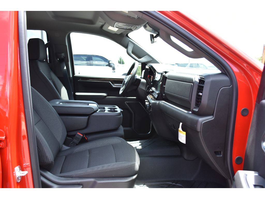 2025 Chevrolet Silverado 1500 LT photo 13