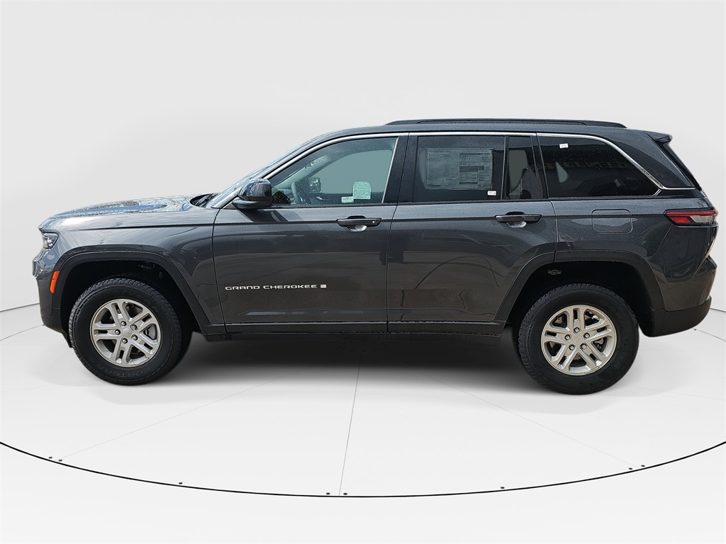 2025 Jeep Grand Cherokee Laredo photo 6