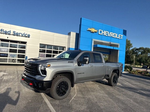 2025 Chevrolet Silverado 2500HD LT photo 3