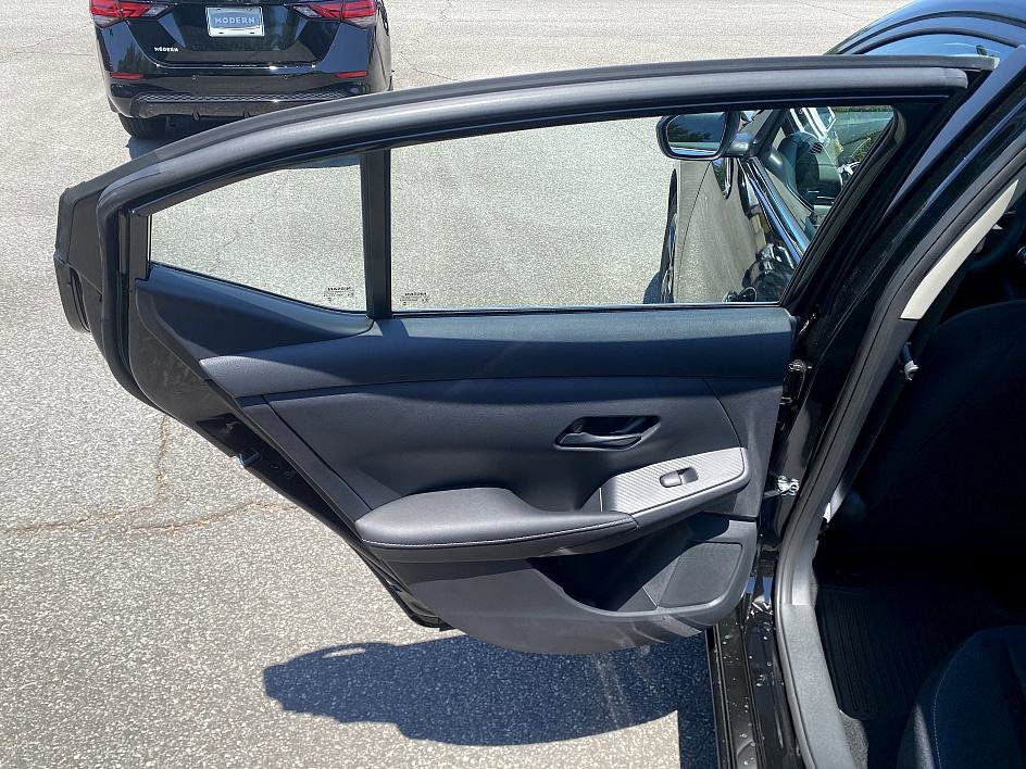 2025 Nissan Sentra SV photo 17